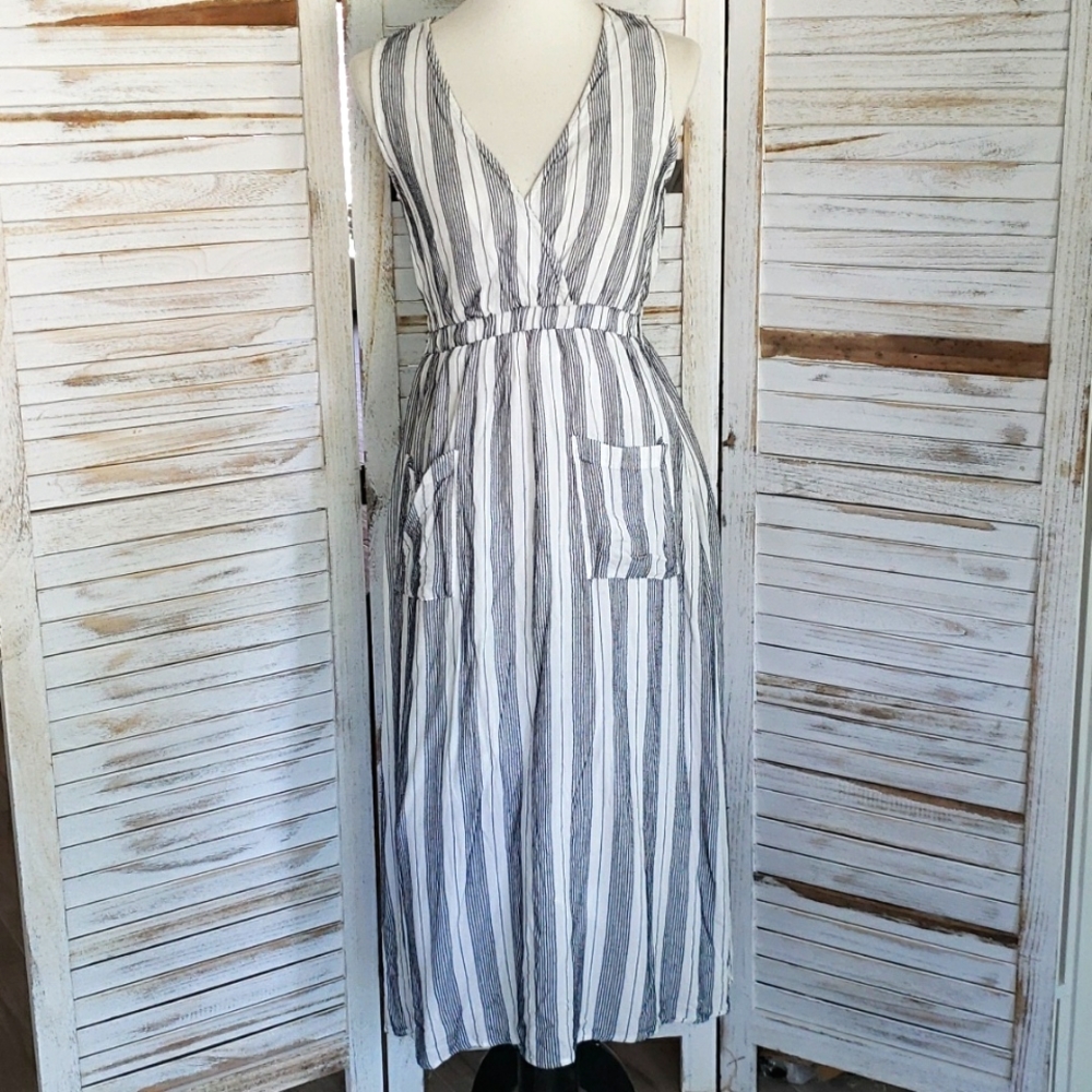 Harper Heritage black and white striped Sleeveless v neckline with pockets